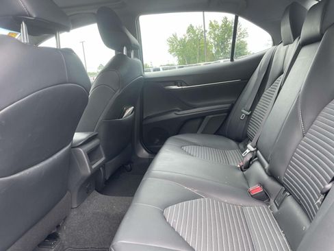 Used 2019 Toyota Camry SE FWD image 9
