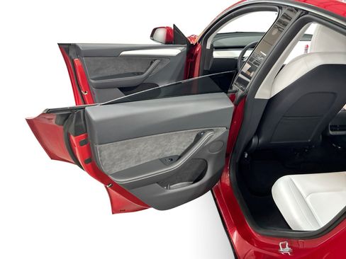 Certified 2023 Tesla Model Y AWD image 10