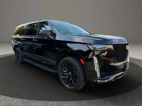 Used 2024 Cadillac Escalade ESV Sport w/ LPO, ONYX Package AWD/4WD image 4