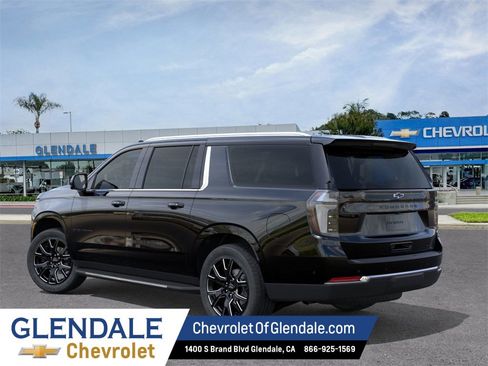 New 2026 Chevrolet Suburban LT w/ Comfort Package image 3
