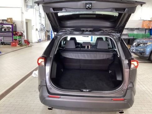 Used 2025 Toyota RAV4 XLE AWD/4WD image 13
