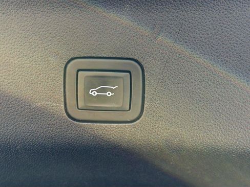 Used 2023 GMC Yukon Denali AWD/4WD image 15