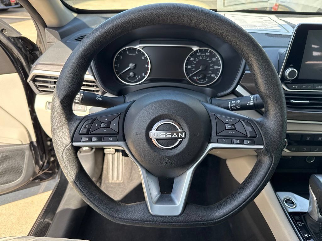 Certified 2025 Nissan Altima 2.5 SV FWD image 14