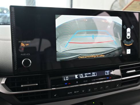 Used 2025 Toyota Sienna XLE w/ XLE Plus Package FWD image 18