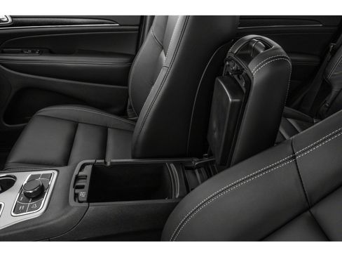 Used 2018 Jeep Grand Cherokee Limited AWD/4WD image 9