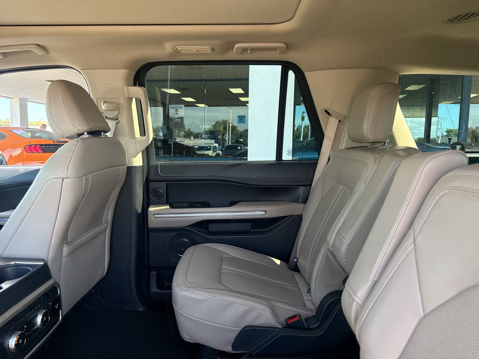 Used 2024 Ford Expedition Limited AWD/4WD image 12