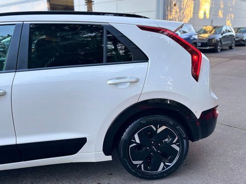 Used 2023 Kia Niro Wave w/ Wave Preserve Package image 6