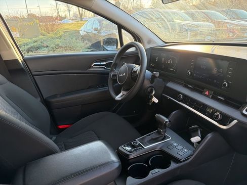 Used 2023 Kia Sportage LX AWD/4WD image 12