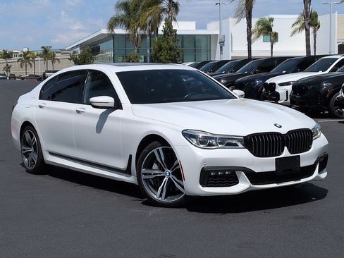 Used 2019 BMW 750i w/ M Sport Package RWD image 2
