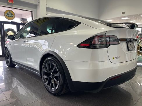 Used 2023 Tesla Model X Plaid image 3