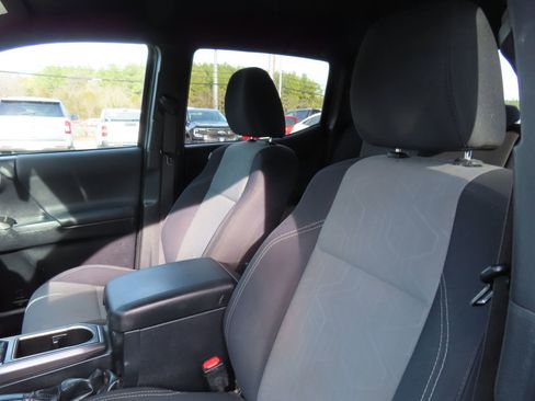 Used 2021 Toyota Tacoma TRD Sport image 30