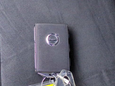 Used 2021 Volvo XC40 P8 Recharge w/ Advanced Package image 35