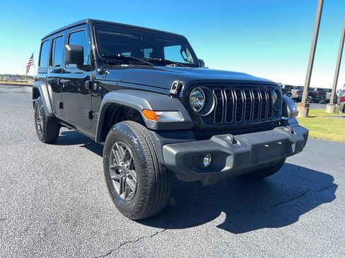 Used 2024 Jeep Wrangler Sport S image 3
