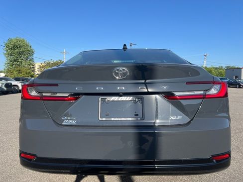 Used 2025 Toyota Camry XLE image 18