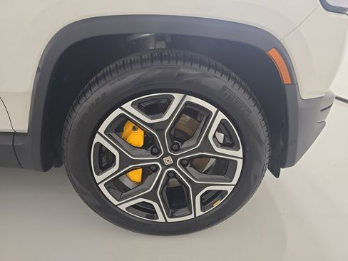 Used 2024 Rivian R1S Adventure AWD/4WD image 11