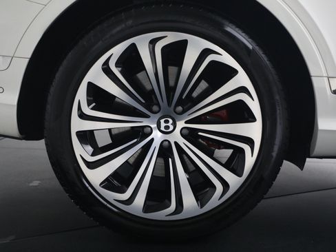 Certified 2022 Bentley Bentayga AWD/4WD image 16