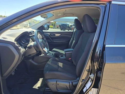 Used 2018 Nissan Rogue Sport S w/ S Appearance Package FWD image 9
