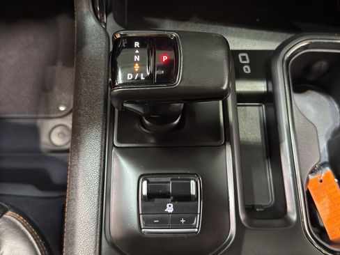 Used 2025 GMC Sierra 1500 AT4 w/ AT4 Preferred Package AWD/4WD image 35