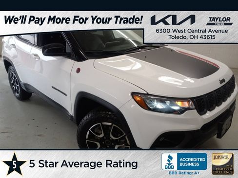 Used 2025 Jeep Compass Trailhawk AWD/4WD image 1