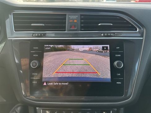 Used 2021 Volkswagen Tiguan SE image 15