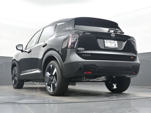 Used 2025 Nissan Kicks SR image 23