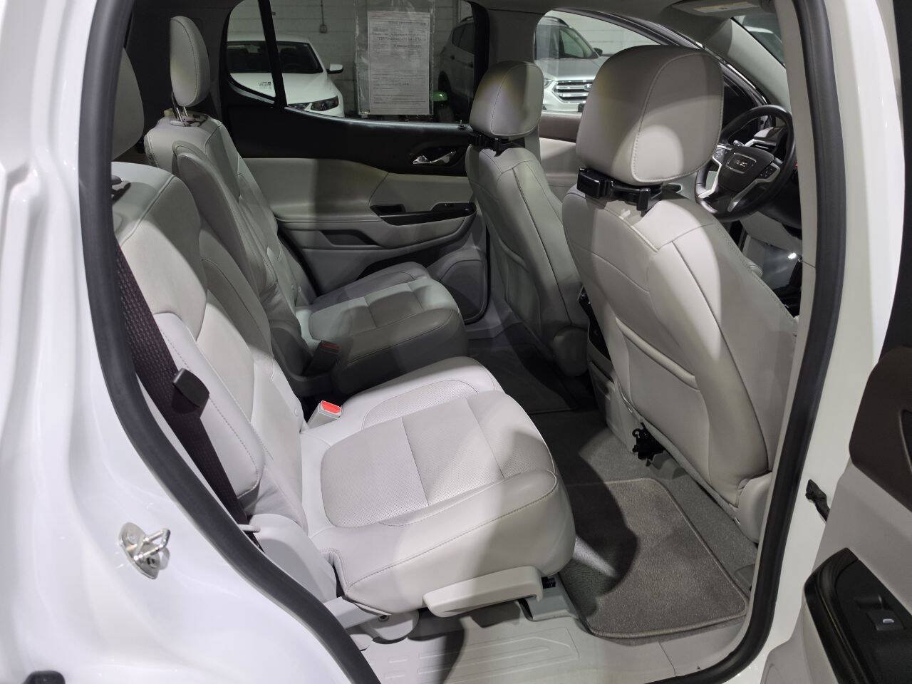 Used 2017 GMC Acadia SLT w/ LPO, Floor Liner Package AWD/4WD image 33