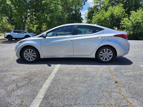 Used 2014 Hyundai Elantra SE w/ Option Group 02 FWD image 15