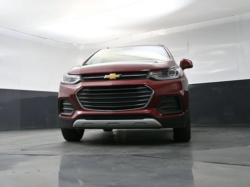 Used 2022 Chevrolet Trax LT w/ LT Convenience Package AWD/4WD image 19