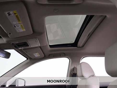 Used 2023 Honda CR-V EX-L image 3