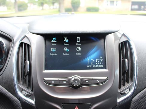 Used 2018 Chevrolet Cruze LT FWD image 23