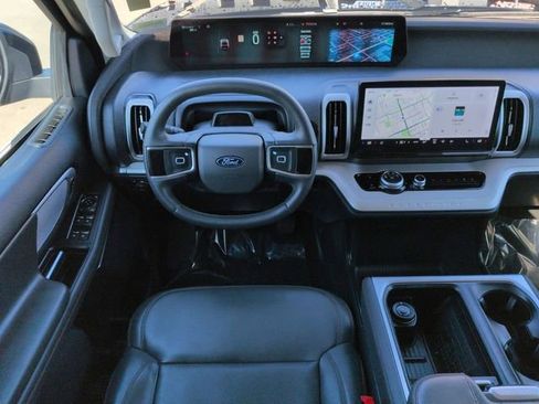 Used 2025 Ford Expedition Max Active AWD/4WD image 16