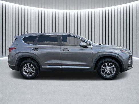 Used 2019 Hyundai Santa Fe SE image 2