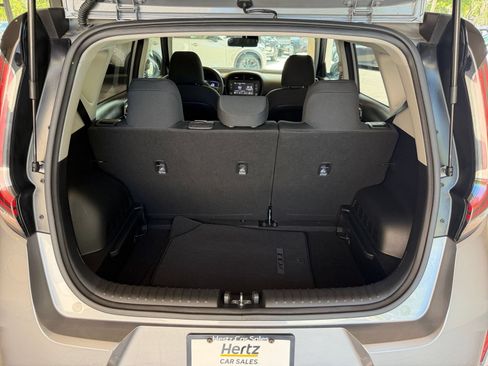 Used 2025 Kia Soul LX w/ LX Technology Package FWD image 25