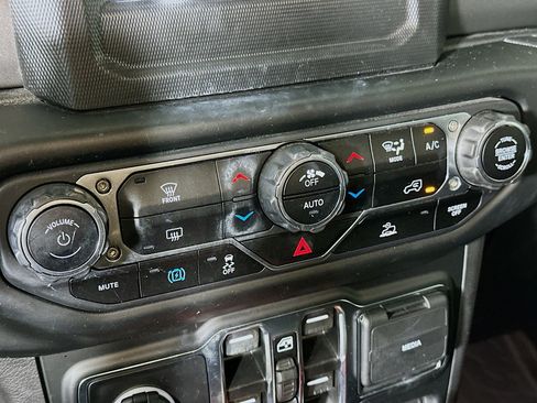 Used 2023 Jeep Wrangler Unlimited w/ Convenience Group AWD/4WD image 22