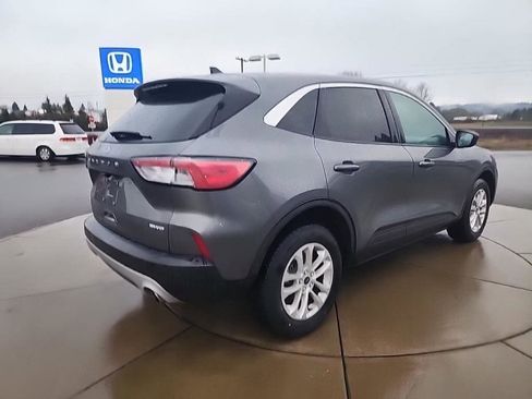 Used 2022 Ford Escape SE image 7