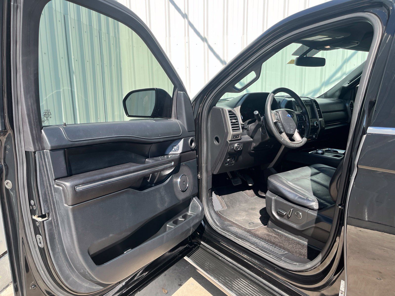 Used 2018 Ford Expedition XLT w/ Equipment Group 202A RWD image 10
