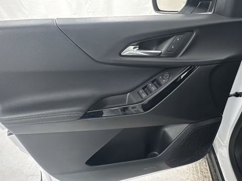 Used 2025 Chevrolet Equinox LT image 18