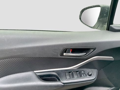 Used 2021 Toyota C-HR LE image 9