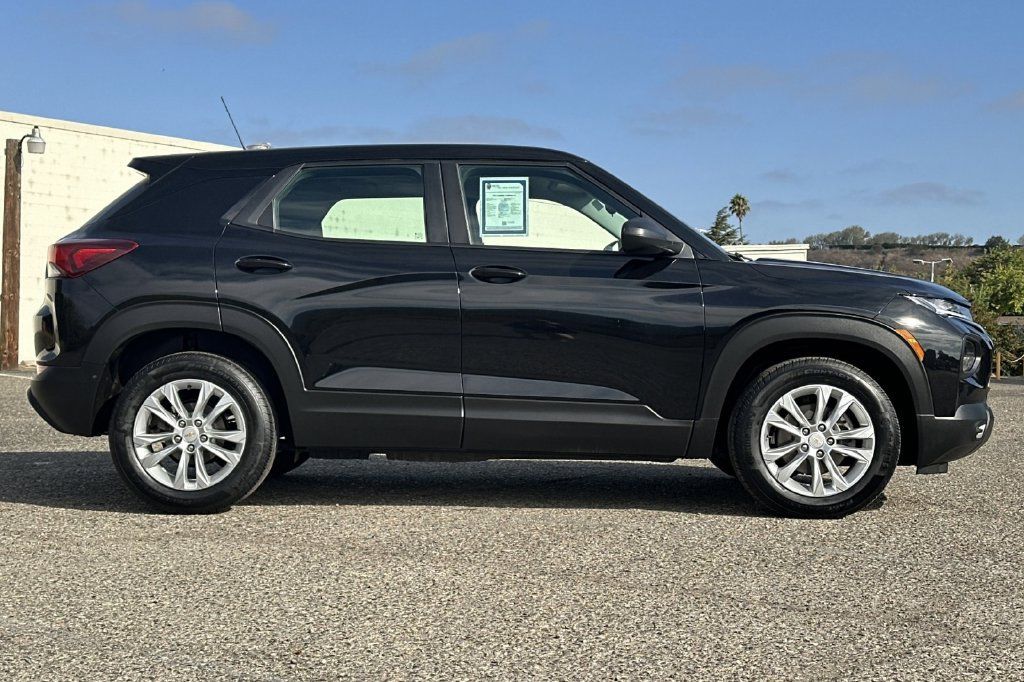 Used 2023 Chevrolet TrailBlazer LS FWD image 3