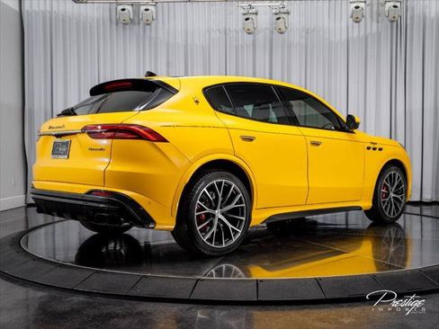 Used 2023 Maserati Grecale Trofeo AWD/4WD image 16