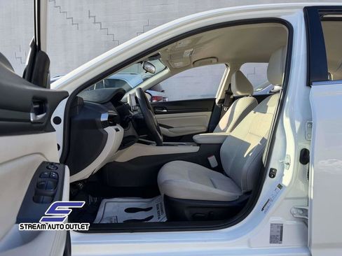 Used 2024 Nissan Altima 2.5 SV image 31