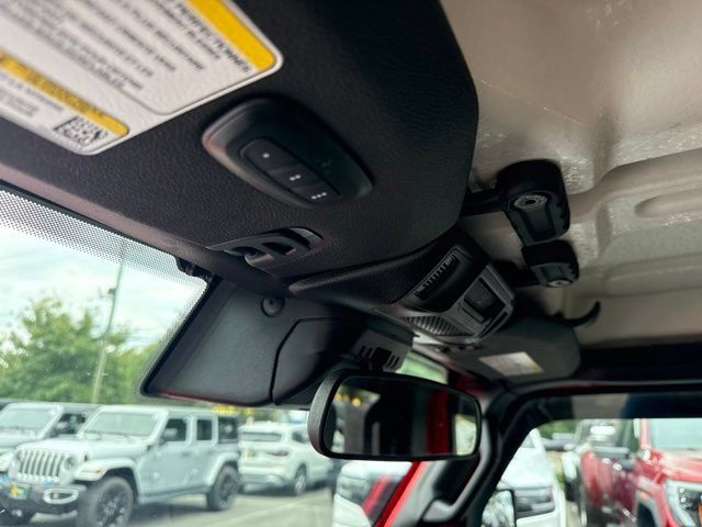Used 2024 Jeep Wrangler Unlimited w/ Convenience Group AWD/4WD image 34