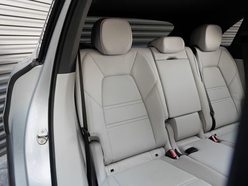 Certified 2019 Porsche Cayenne S AWD/4WD image 31