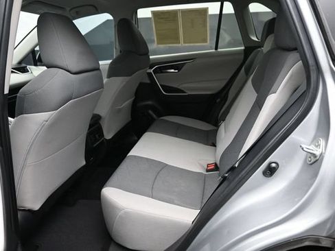 Used 2021 Toyota RAV4 XLE FWD image 9