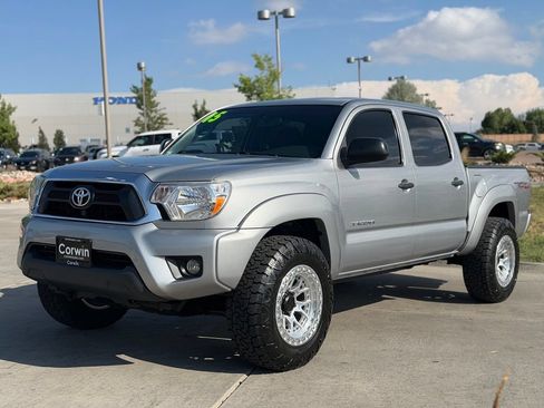 Used 2015 Toyota Tacoma 4x4 Double Cab w/ TRD Off-Road Package image 3