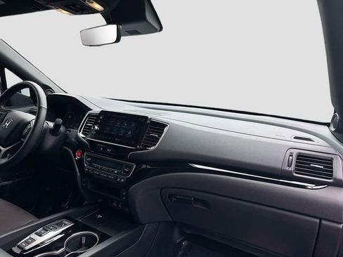 Certified 2025 Honda Ridgeline Black Edition image 30