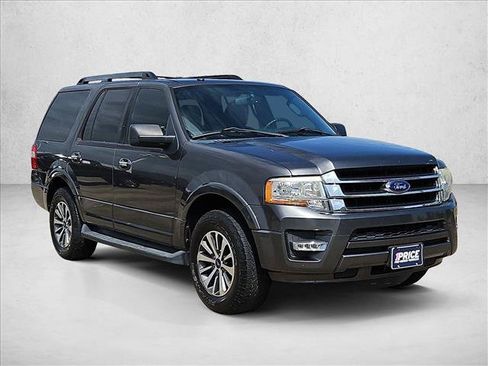 Used 2017 Ford Expedition XLT w/ Equipment Group 202A RWD image 3