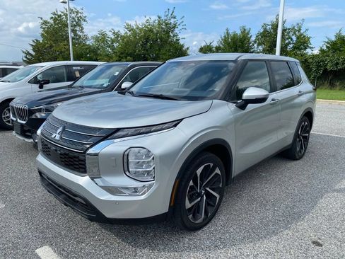 Used 2024 Mitsubishi Outlander SE AWD/4WD image 4