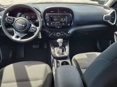 Used 2025 Kia Soul LX image 15