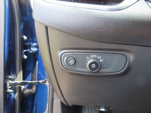 Used 2023 Chevrolet Equinox LS FWD image 13